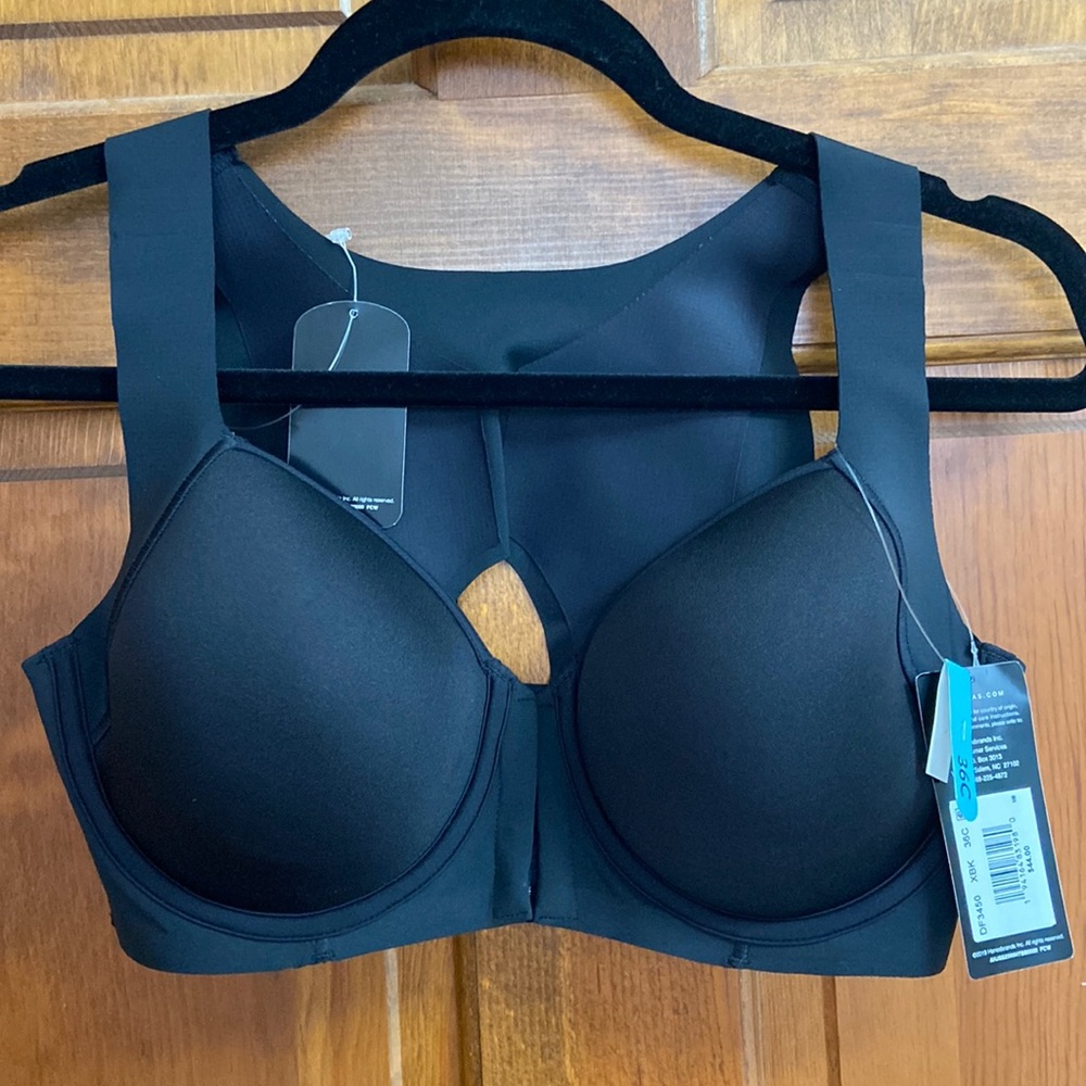 Black sports bra